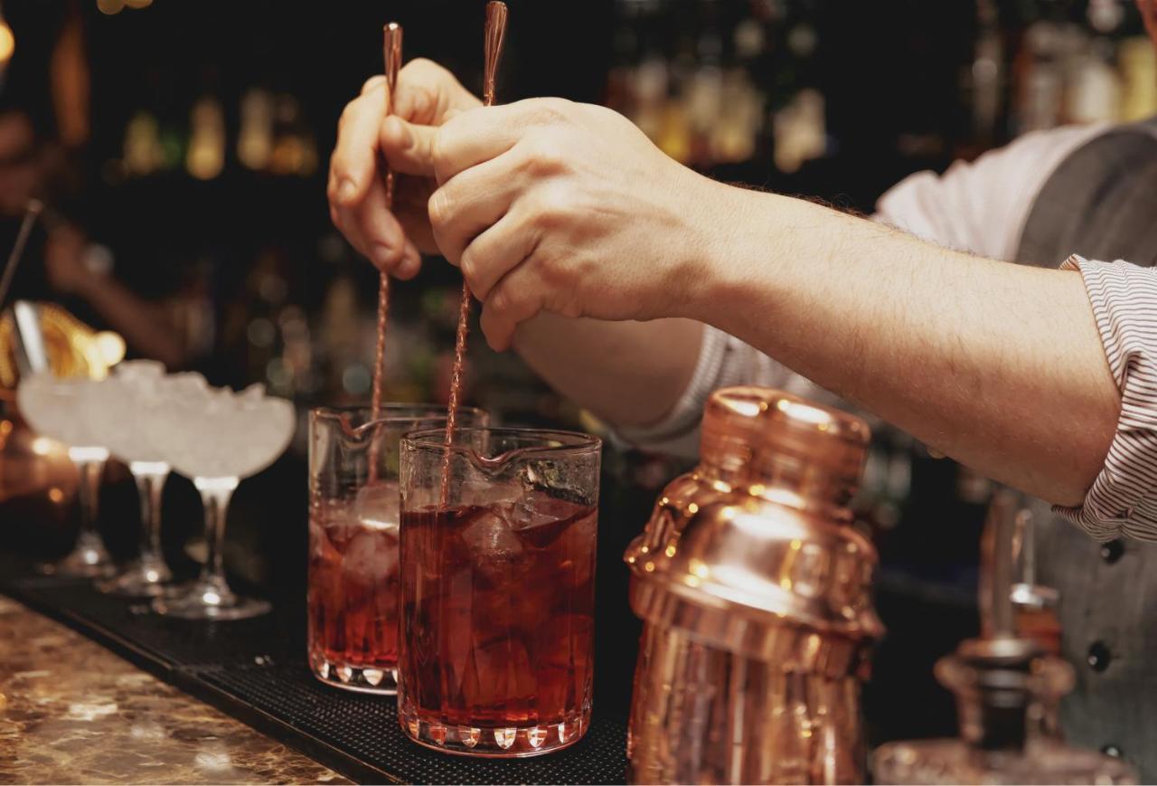 Hyatt Centric Janakpuri New Delhi Hotell Eksteriør bilde A bartender stirring a Negroni