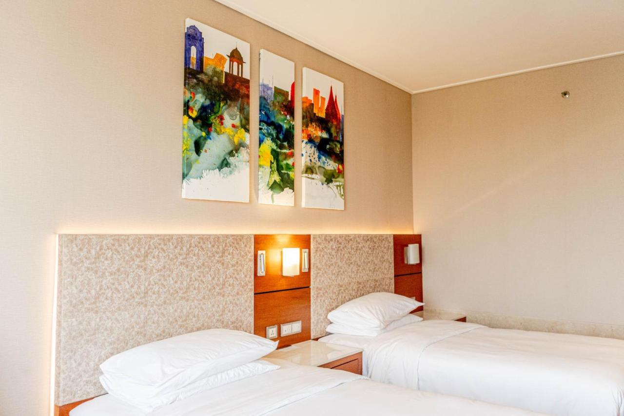 Hyatt Centric Janakpuri New Delhi Hotell Eksteriør bilde A room at the hotel