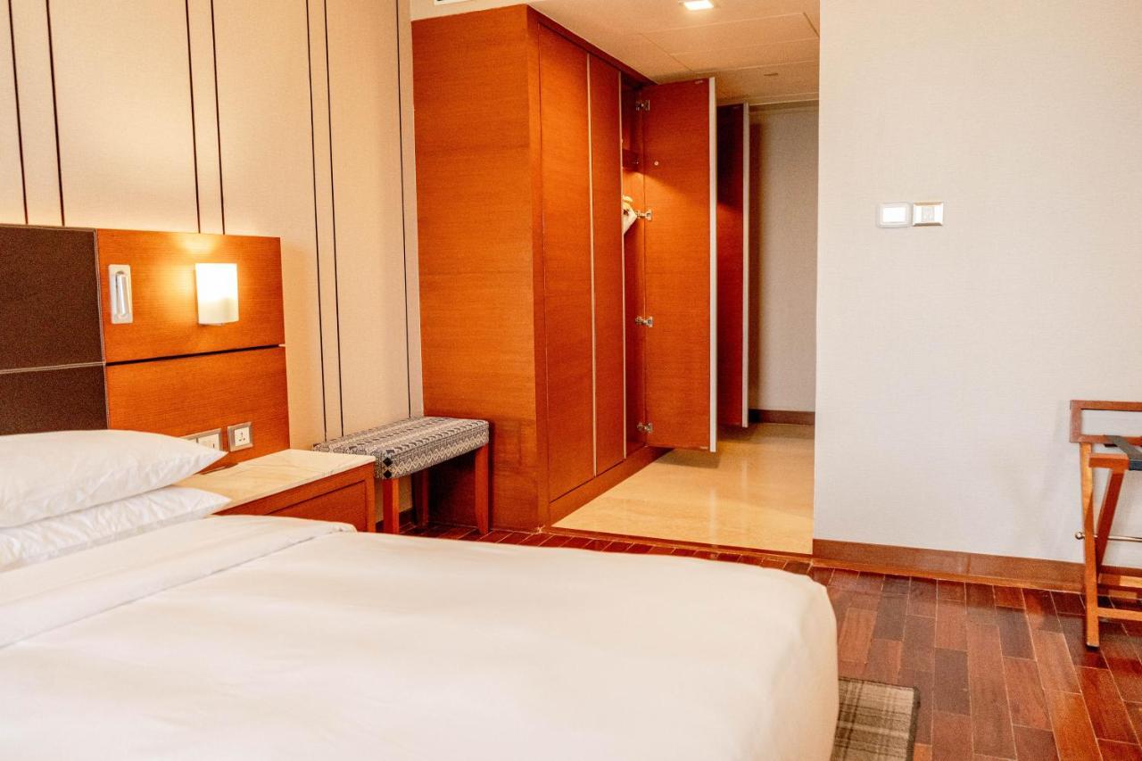 Hyatt Centric Janakpuri New Delhi Hotell Eksteriør bilde A room at the hotel