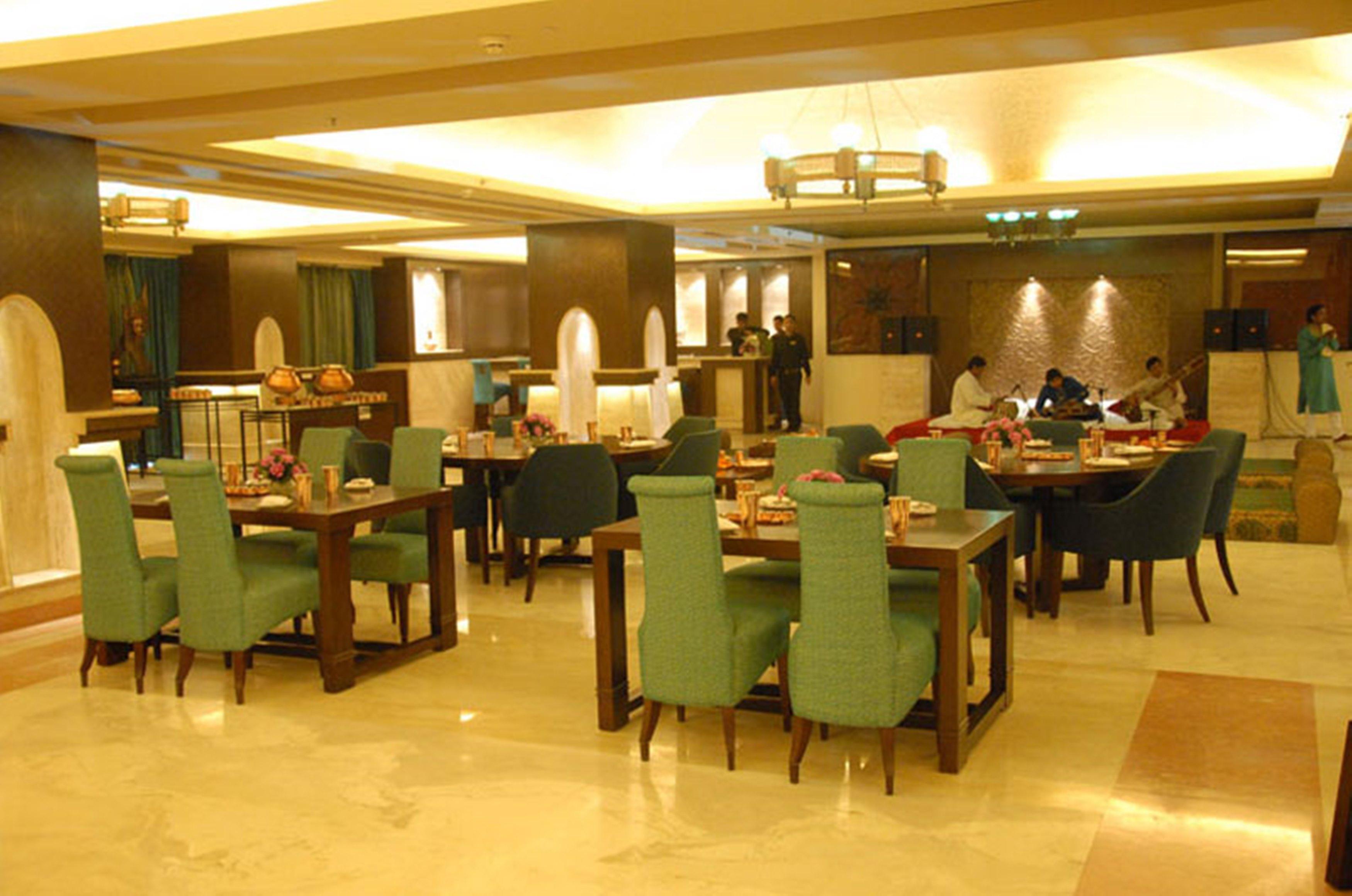Hyatt Centric Janakpuri New Delhi Hotell Eksteriør bilde The restaurant