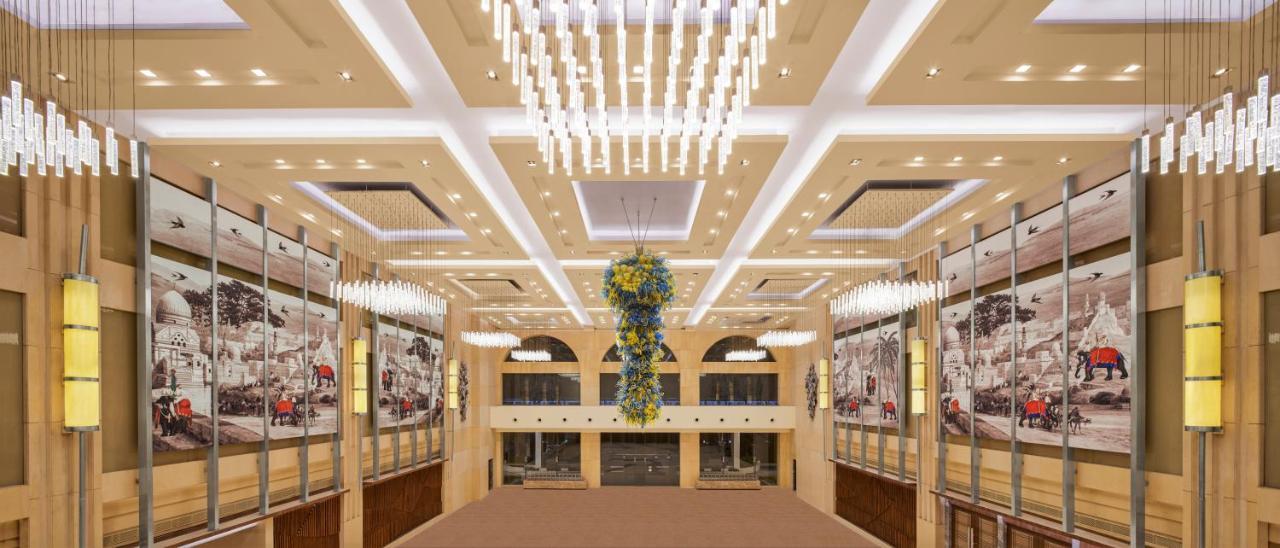 Hyatt Centric Janakpuri New Delhi Hotell Eksteriør bilde The lobby of the National Theatre