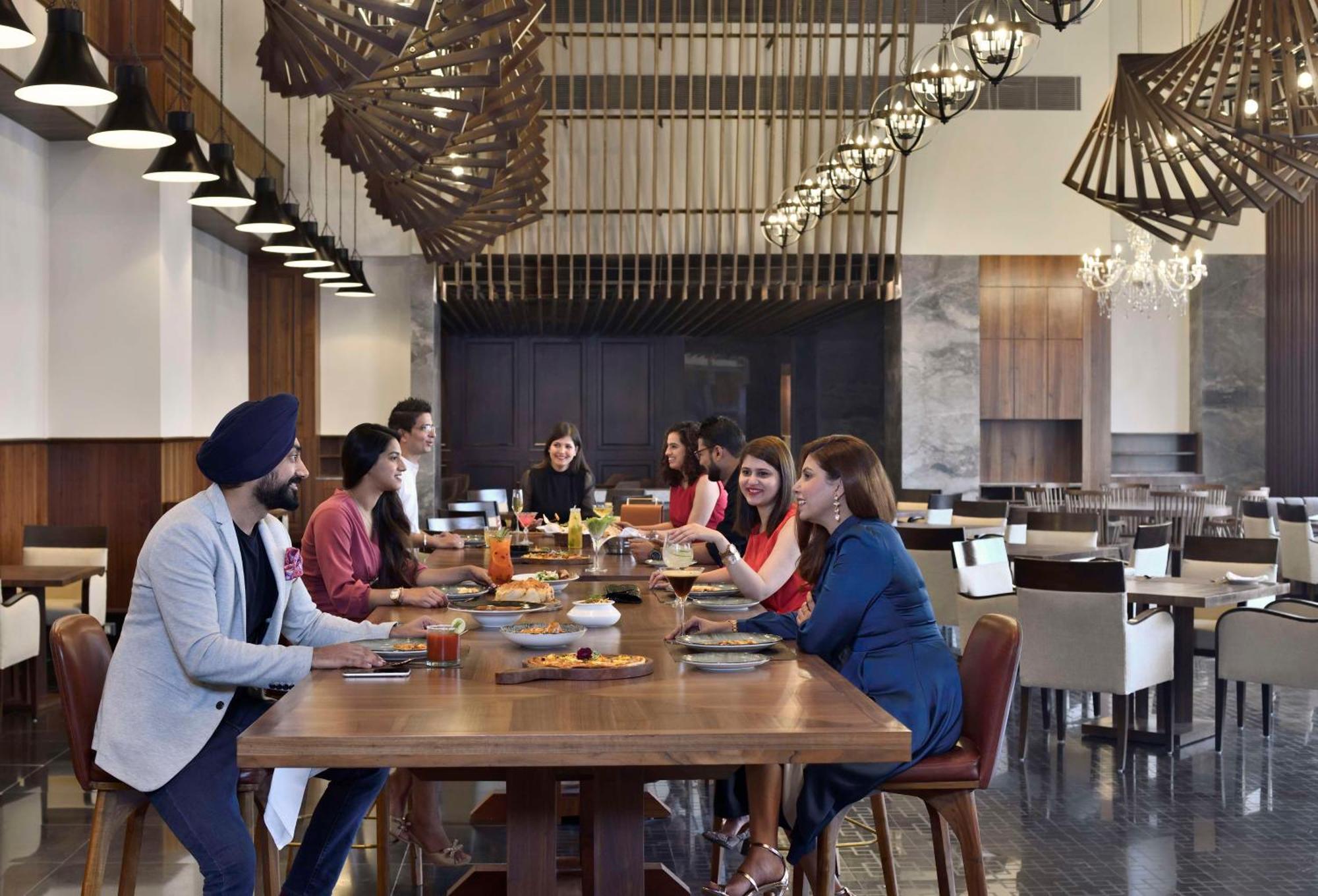 Hyatt Centric Janakpuri New Delhi Hotell Eksteriør bilde The restaurant at the hotel